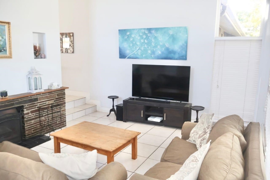 To Let 3 Bedroom Property for Rent in Loevenstein Western Cape